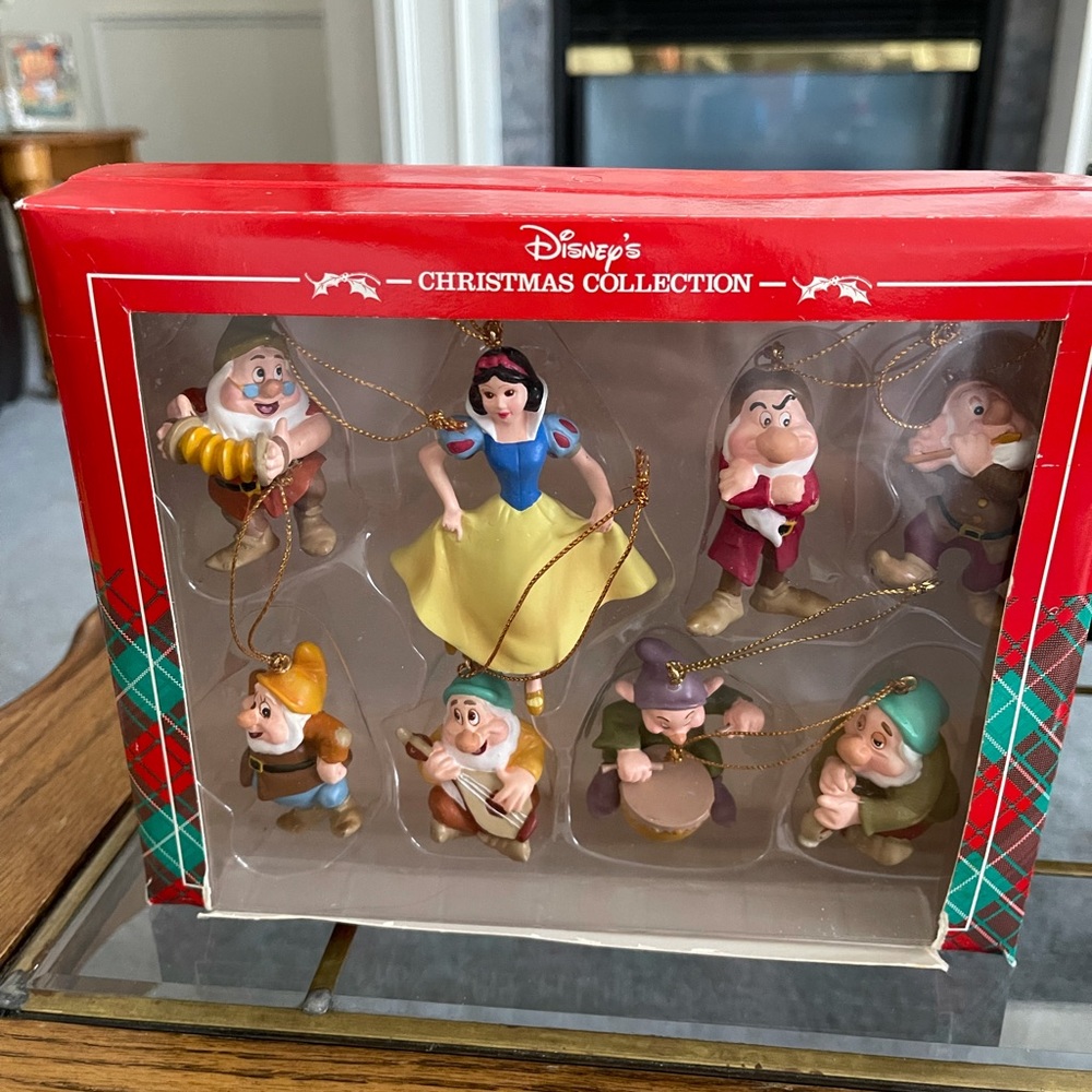 Disney Snow White & the Seven Dwarfs
